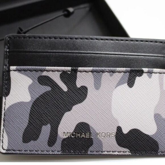 Michael Kors Camo Card Holder & Keychain Boxed Set - Picture 7 of 8